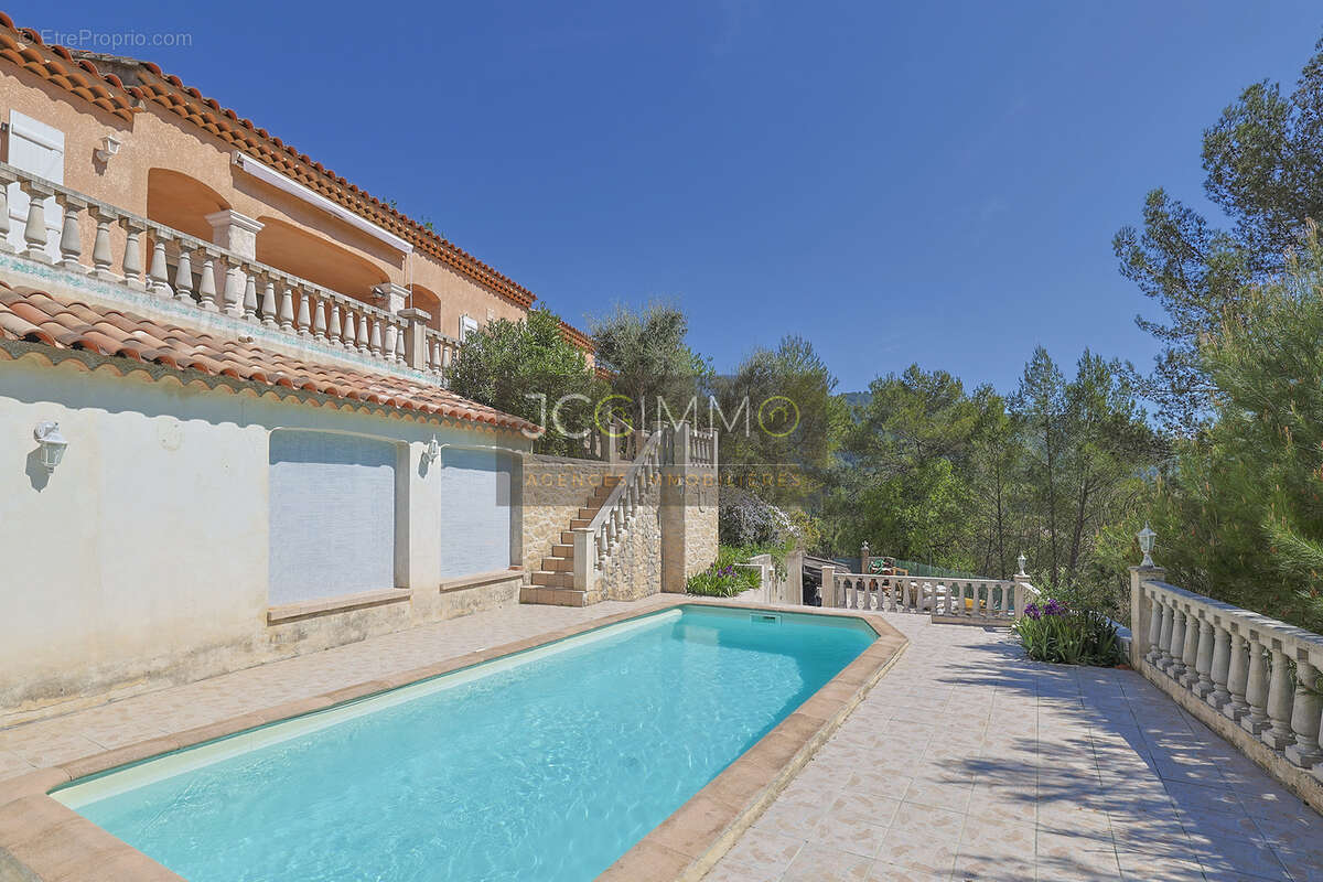 Maison à SOLLIES-TOUCAS
