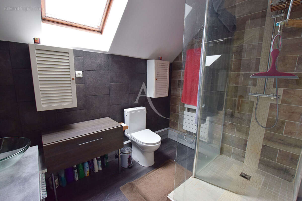 Maison à MONTIGNY-LENCOUP