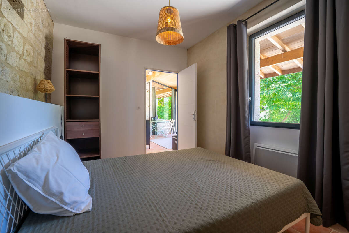 Propriété de caractère en pierre avec vue dominante, piscine et dépendance - photo 23