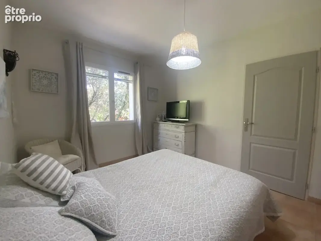 À quelques minutes d'Uzès, dans un cadre exceptionnel et paisible. - photo 10