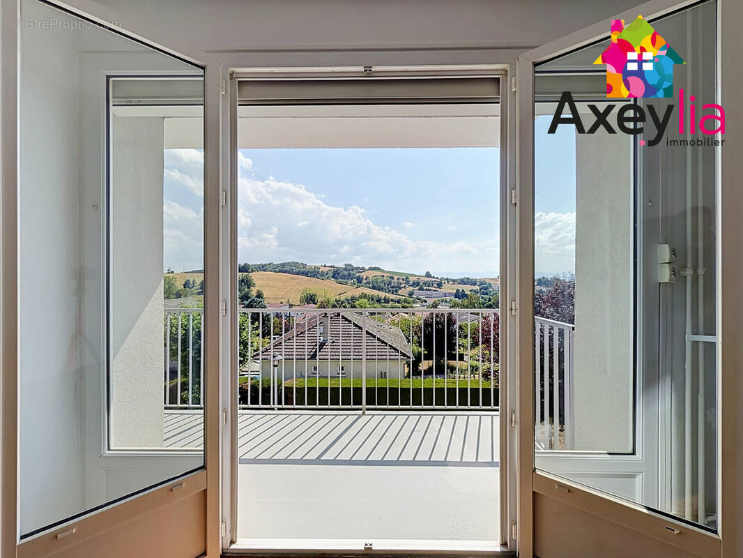 Appartement à PANISSIERES