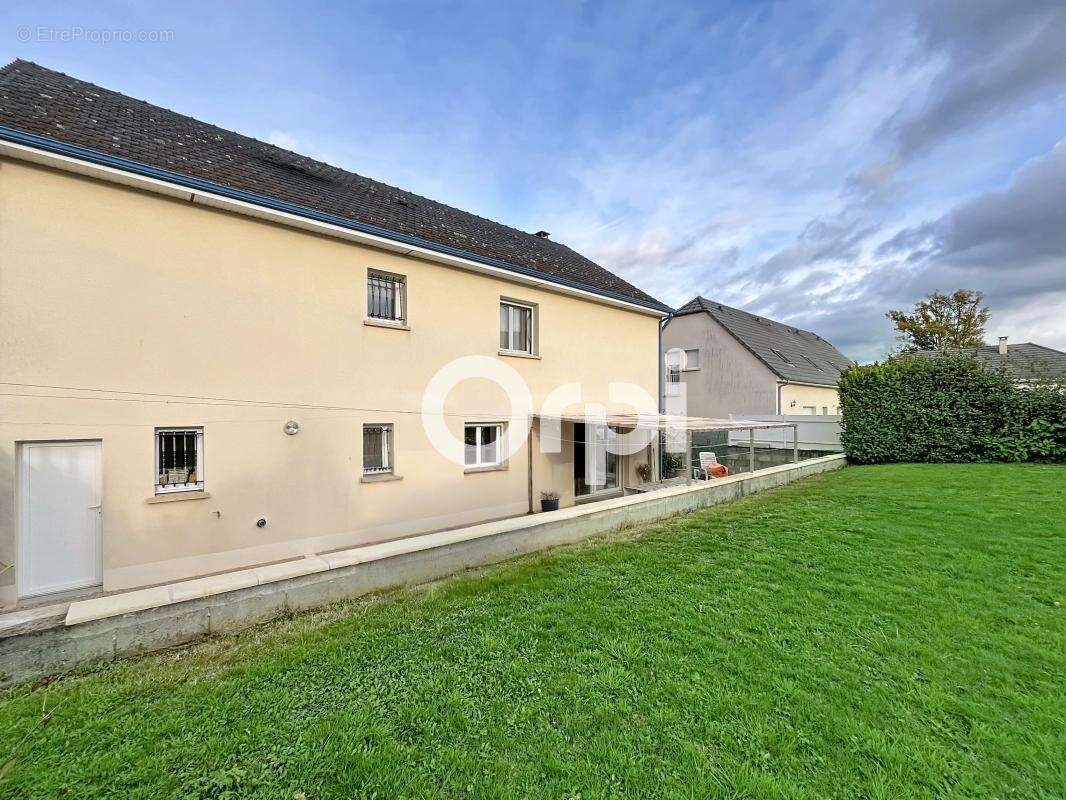 Maison à SAINT-PANTALEON-DE-LARCHE