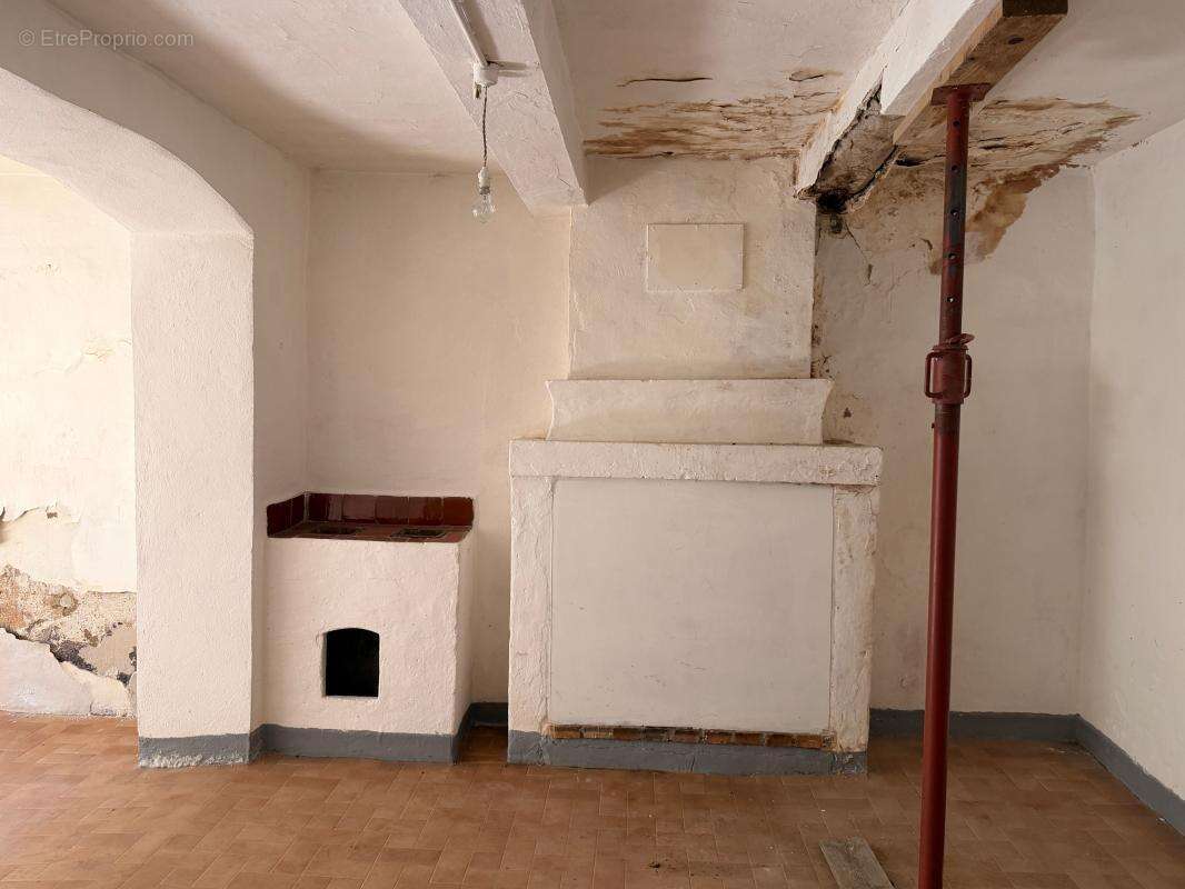 Maison À Vendre - 5 pièces - 3 chambres - Cour intérieure - photo 5