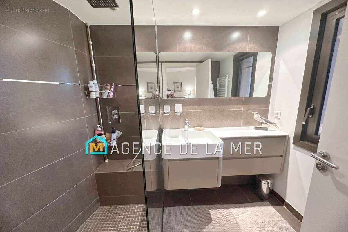 Appartement à MANDELIEU-LA-NAPOULE