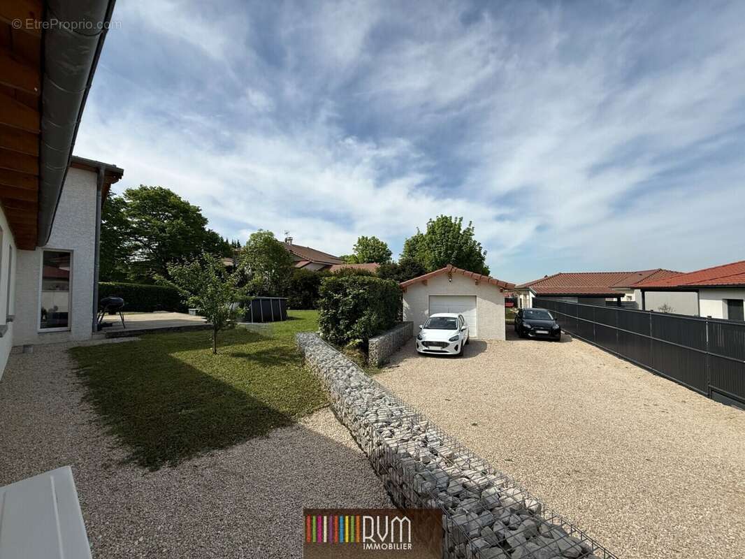 Maison à CEYZERIAT