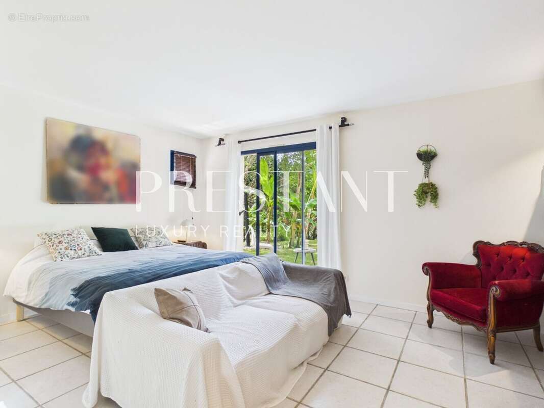 Maison d'Architecte au Calme, Piscine et jardin arboré. - photo 12