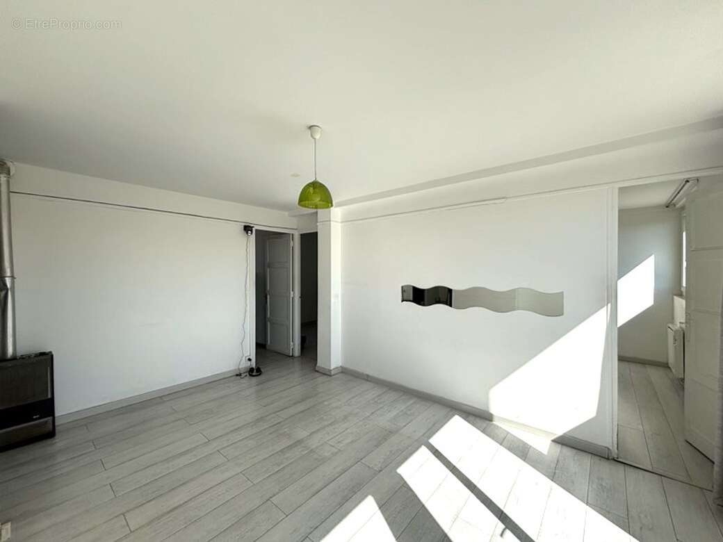 Appartement à MARSEILLE-3E