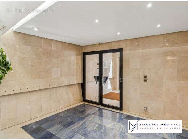 Commerce à PARIS-16E