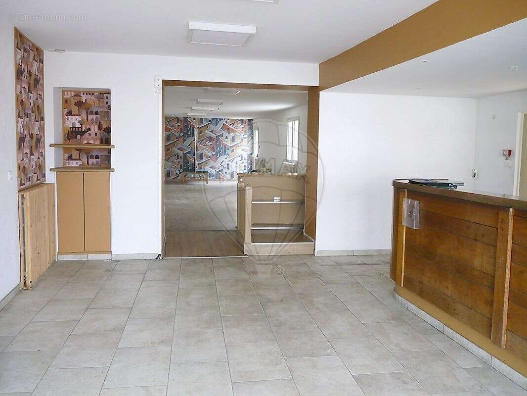 Commerce à SAINT-POURCAIN-SUR-SIOULE