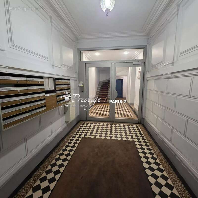 Appartement à PARIS-16E