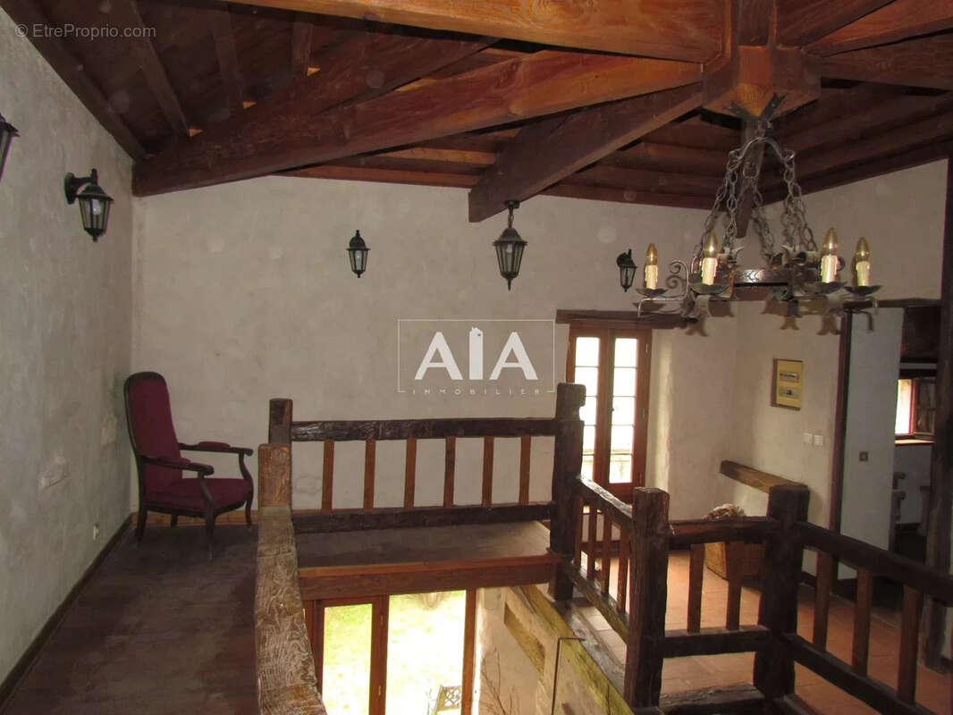 Maison à COURCOME