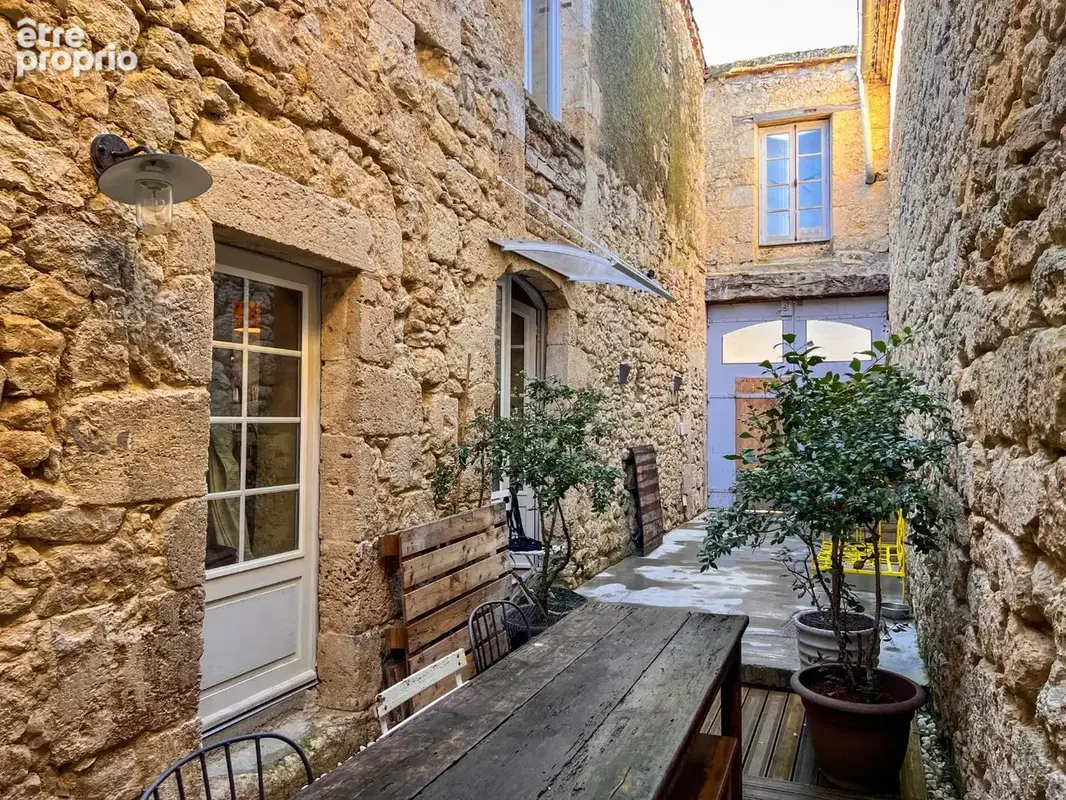 Propriété de charme dans un village prisé avec cour intérieure - photo 2