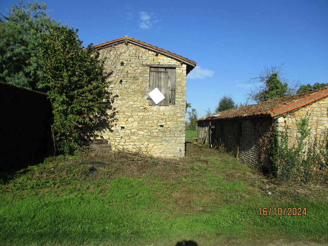 80 m² à Savigne  - photo 2
