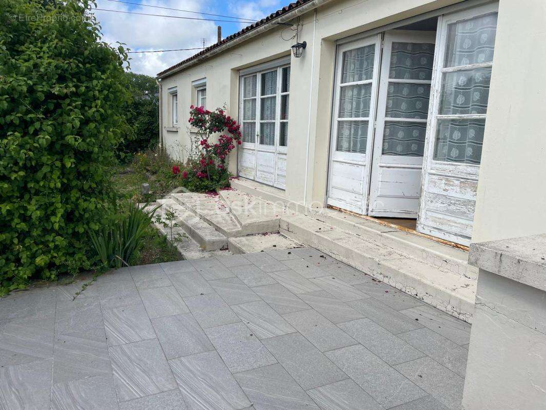 Maison à COZES