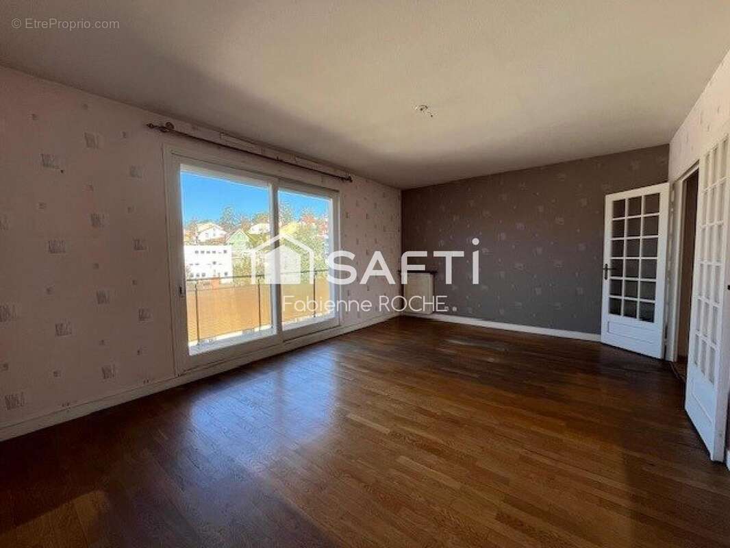 Photo 5 - Appartement à SAINT-PRIEST-EN-JAREZ