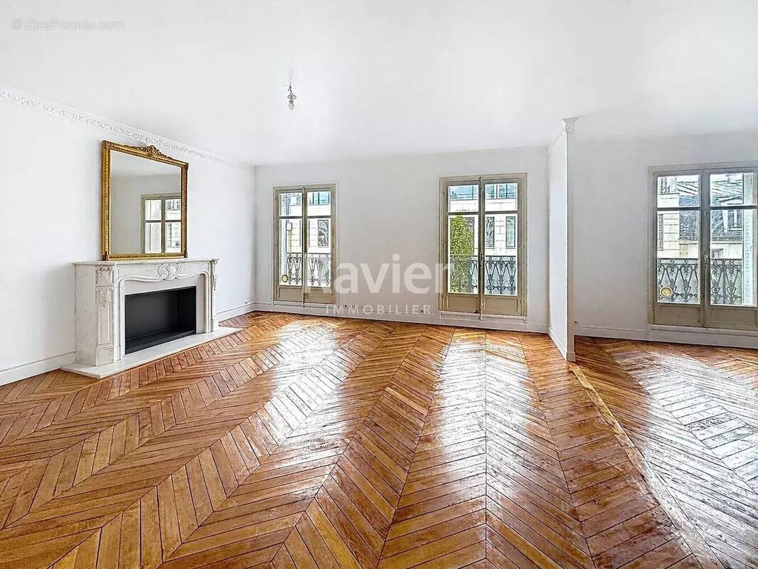Appartement à PARIS-17E