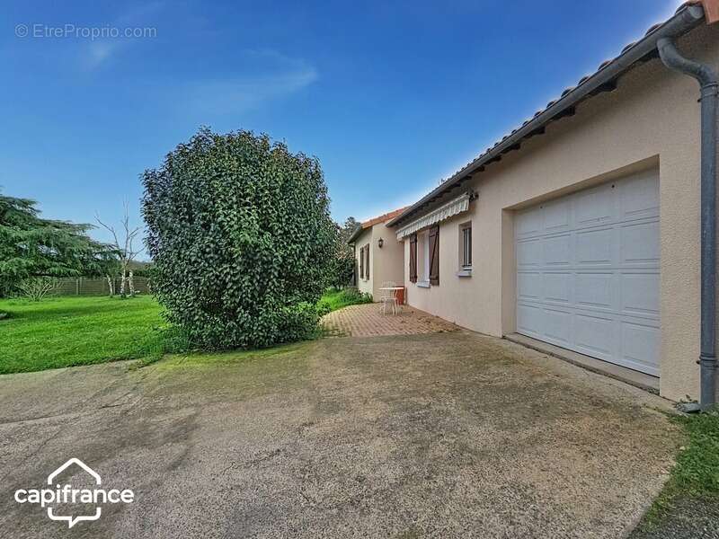 Thouars- maison de plain-pied de 130m2 - photo 11