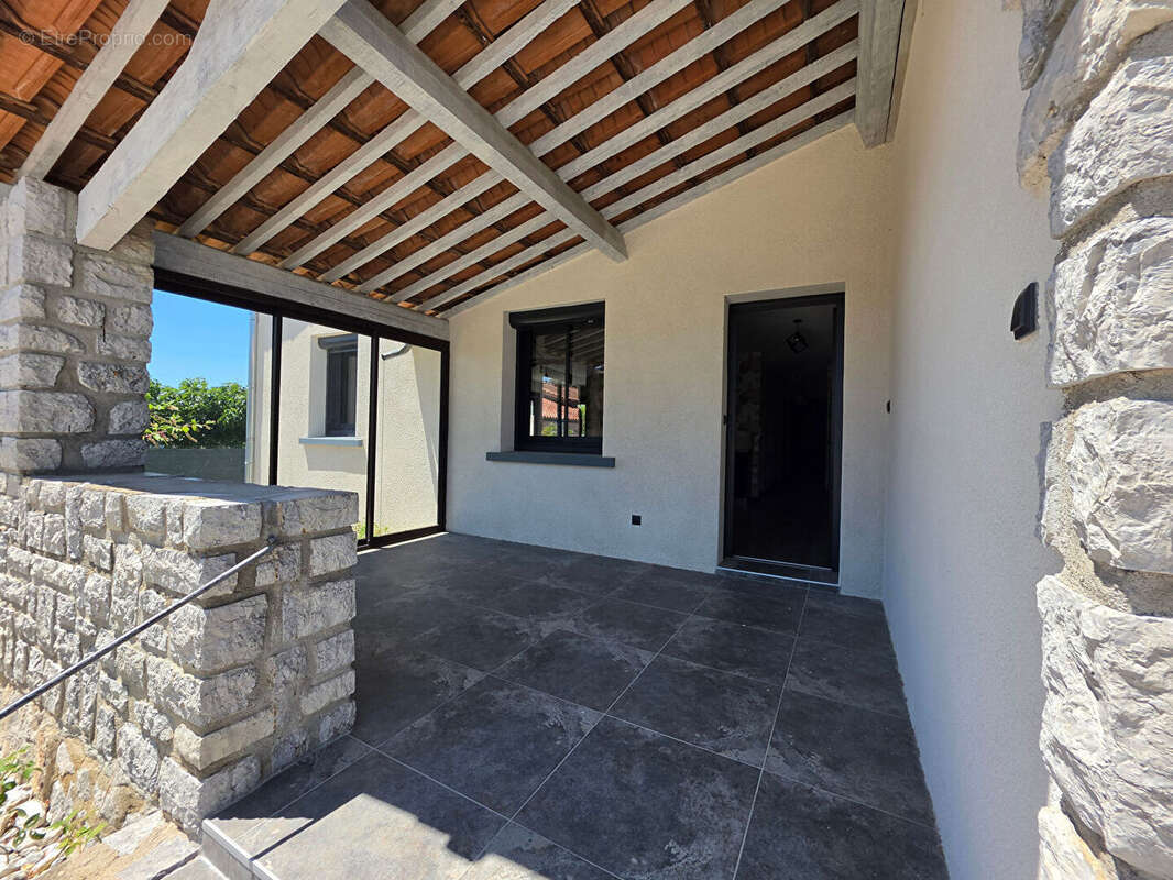 Maison familiale avec piscine et terrain constructible - photo 13