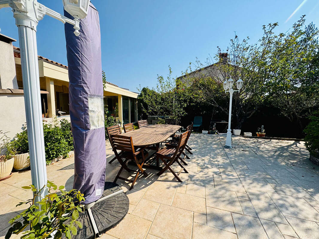 Maison à LA ROQUE-D'ANTHERON