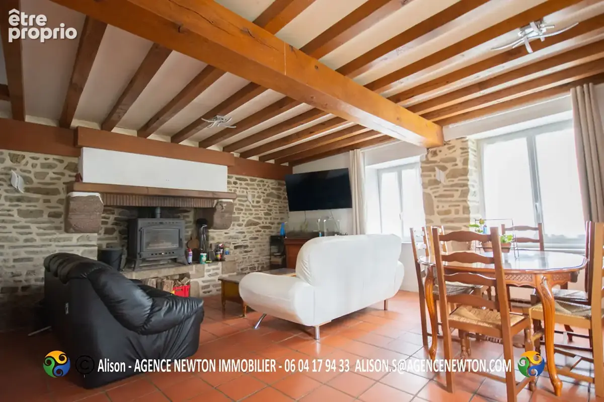 MAYENNE, Gorron, La Dorée : jolie maison individuelle en pierre de 3 chambres avec jardin, située en bordure de village. - photo 3