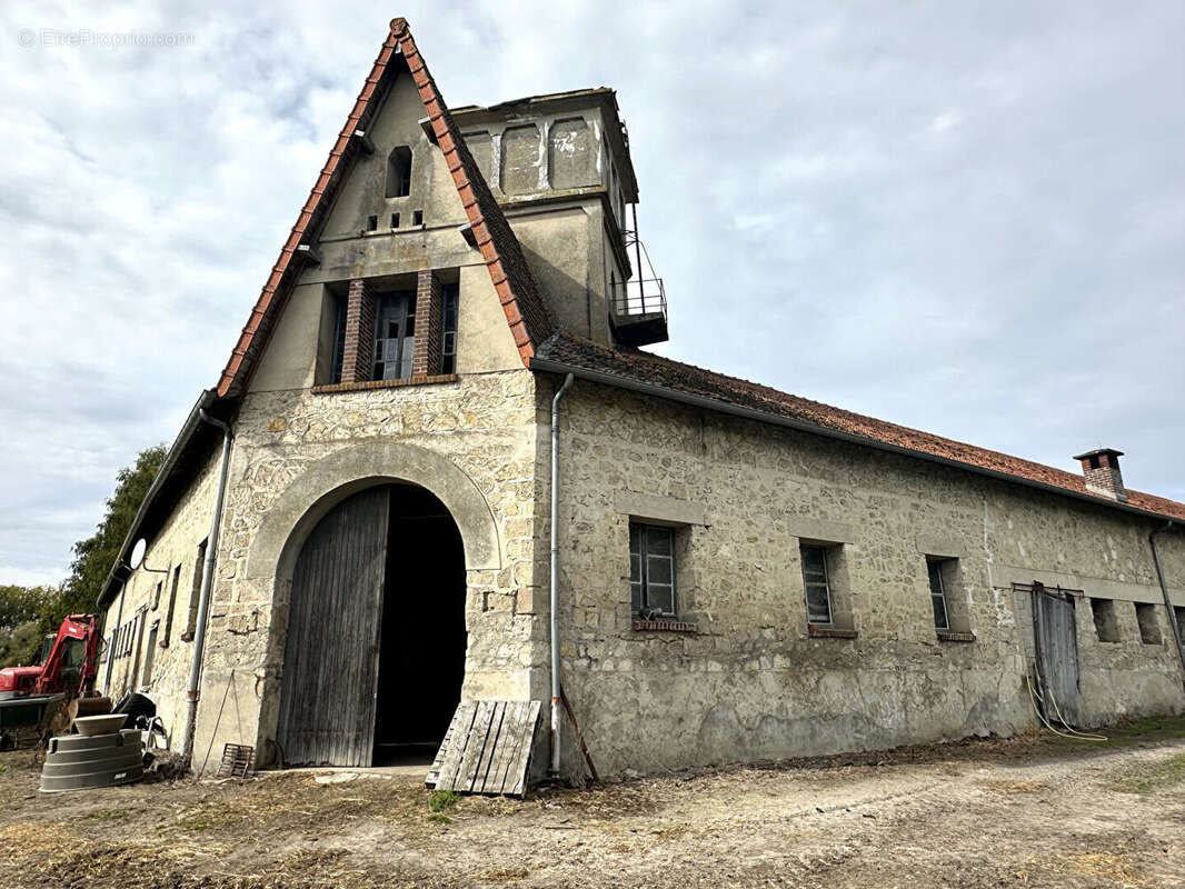 Maison à COUCY-LE-CHATEAU-AUFFRIQUE