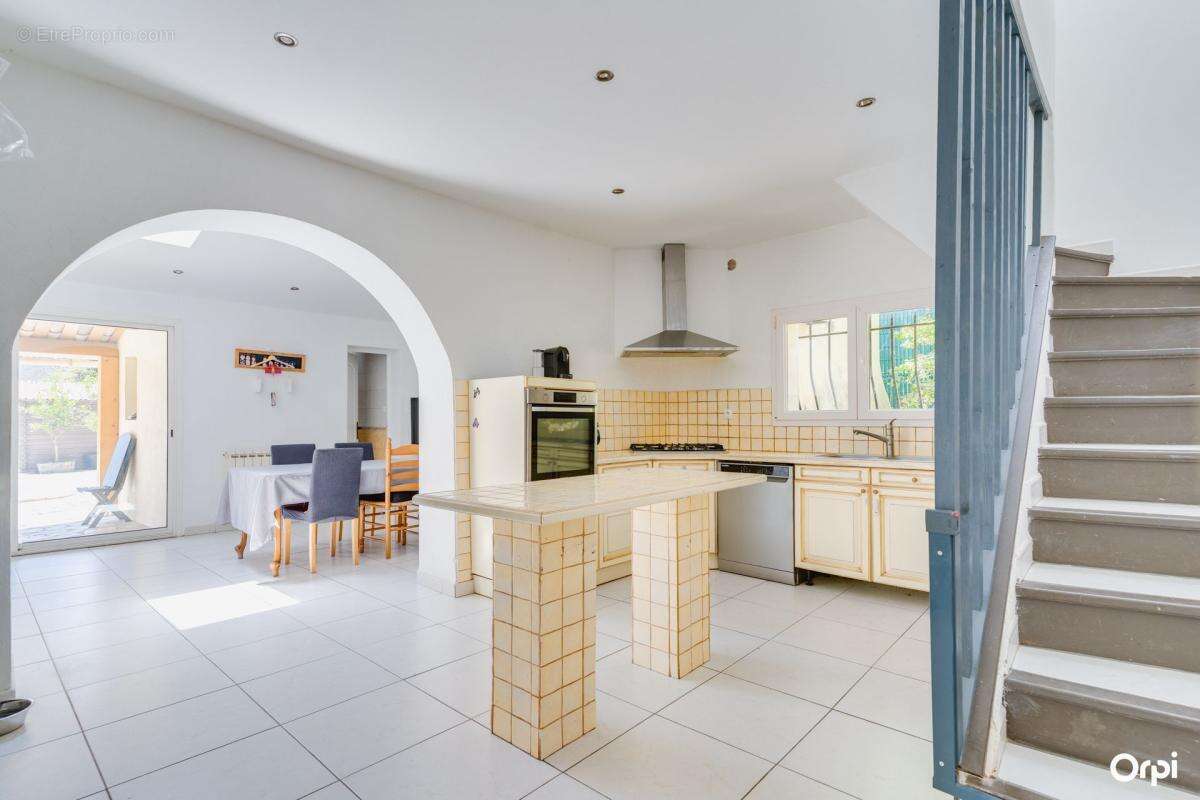 Maison familiale de 205 m² avec piscine – La Ciotat - photo 11