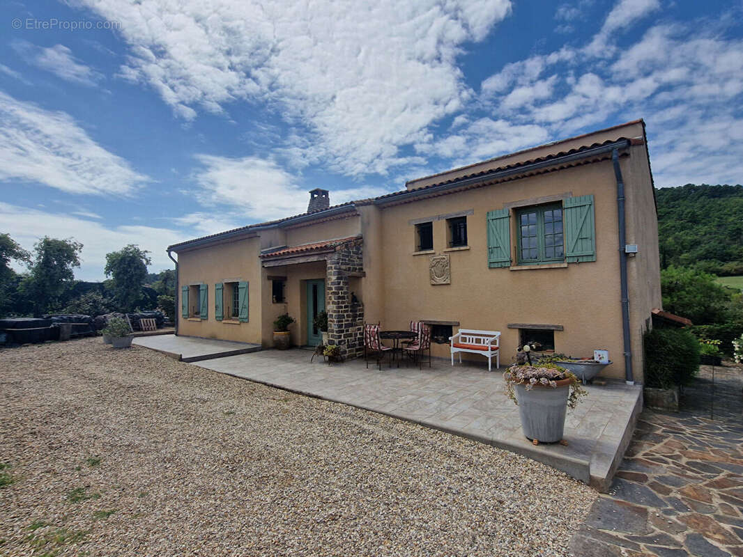Maison avec piscine dans un environnement privilégié - photo 2