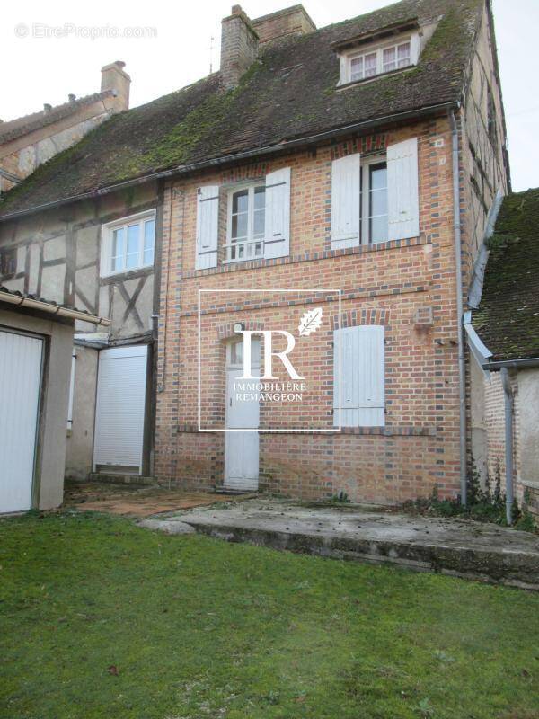 Maison à CHAUMONT-SUR-THARONNE