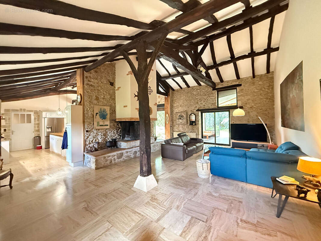 Maison à ALLEZ-ET-CAZENEUVE