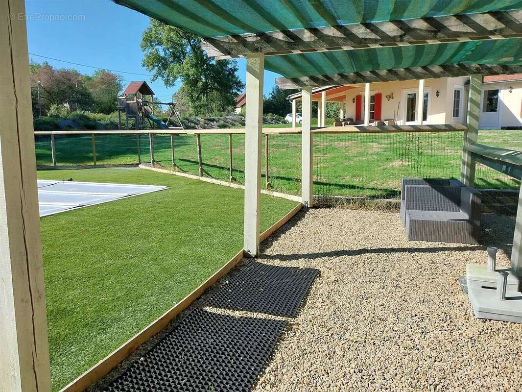 Maison à SAINT-SULPICE-LES-FEUILLES