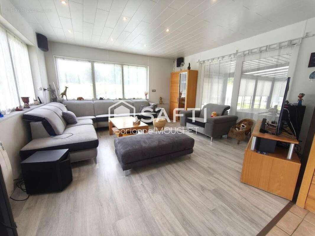 Maison 189 m² à Saint-Dizier-L'eveque  - photo 3