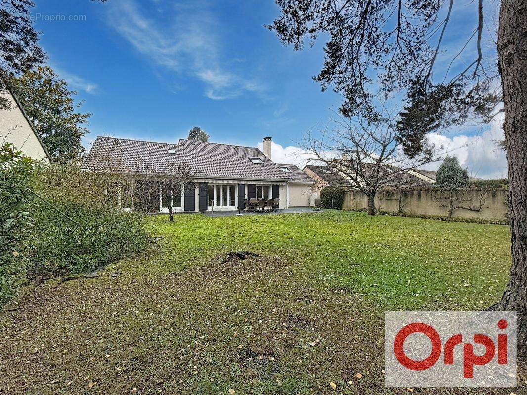 Maison à VOISINS-LE-BRETONNEUX