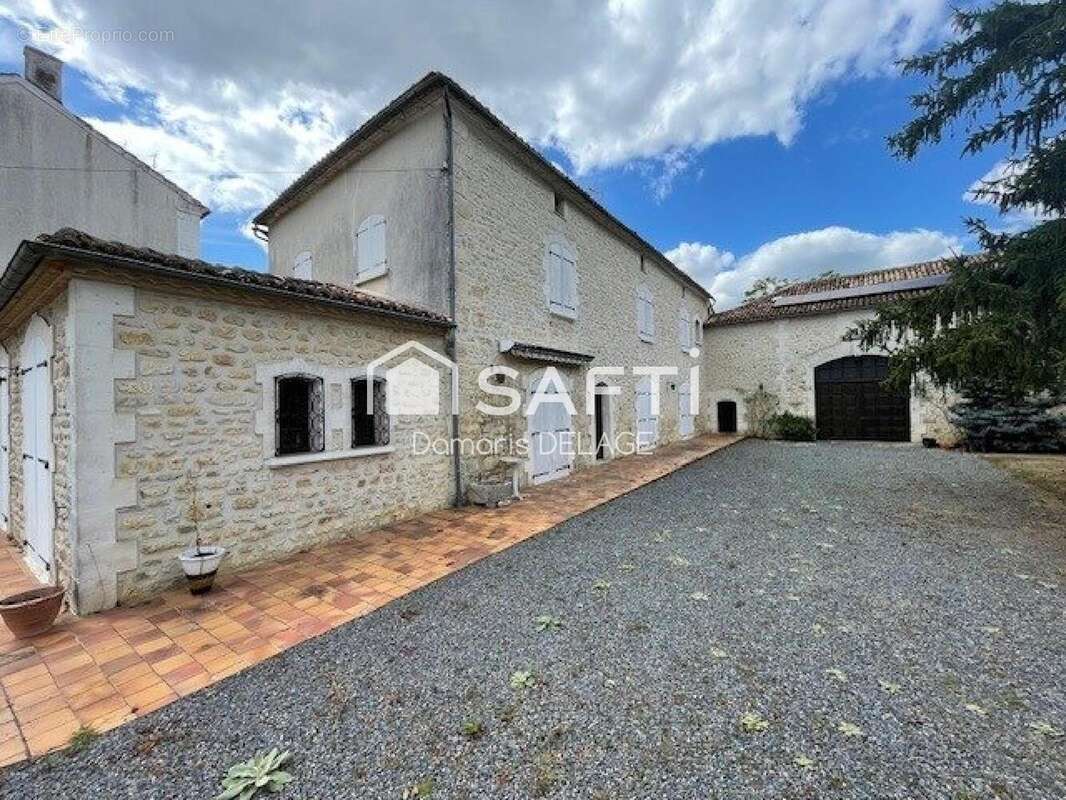 Photo 2 - Maison à CHAZELLES