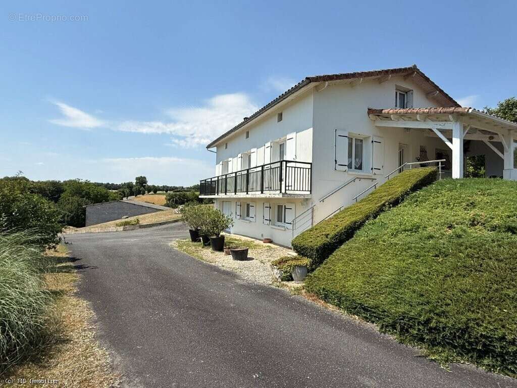 Maison à VILLEFAGNAN