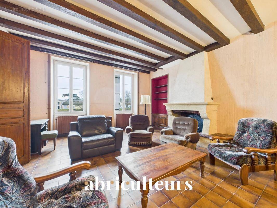 Maison de Maître au coeur du centre ville en vente à Jarnac (16200) - photo 1