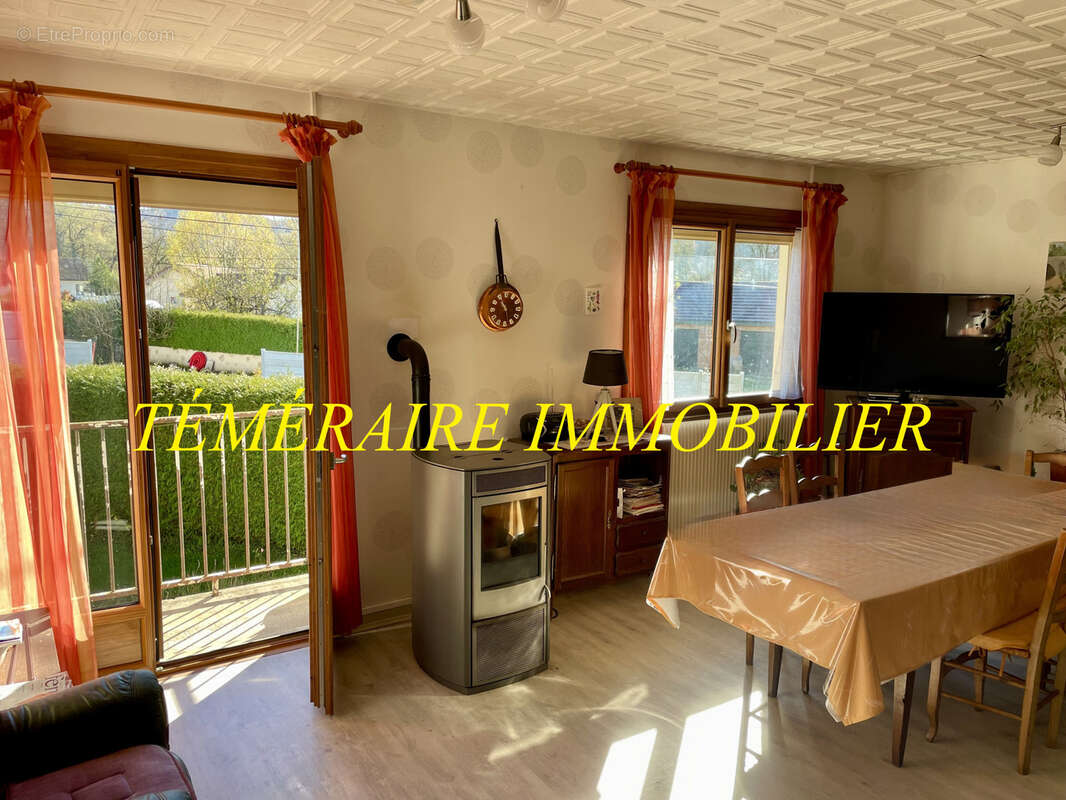 Maison à MONNET-LA-VILLE