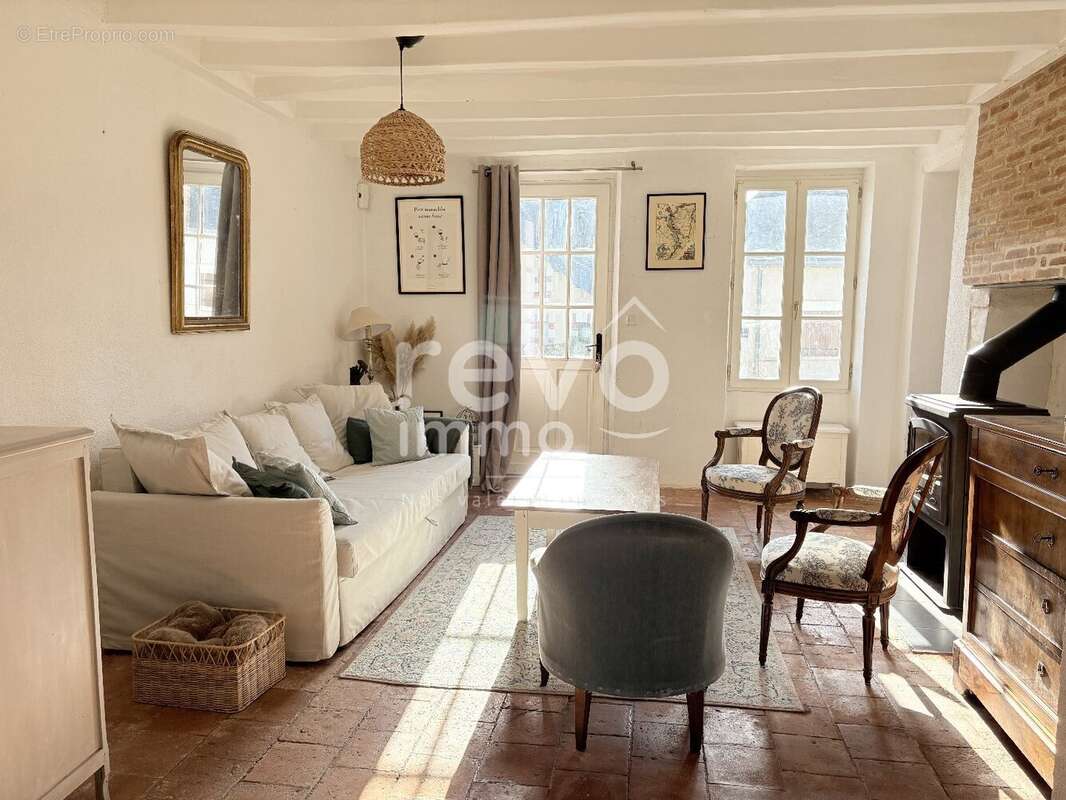 Maison à SAINT-LAMBERT-DU-LATTAY