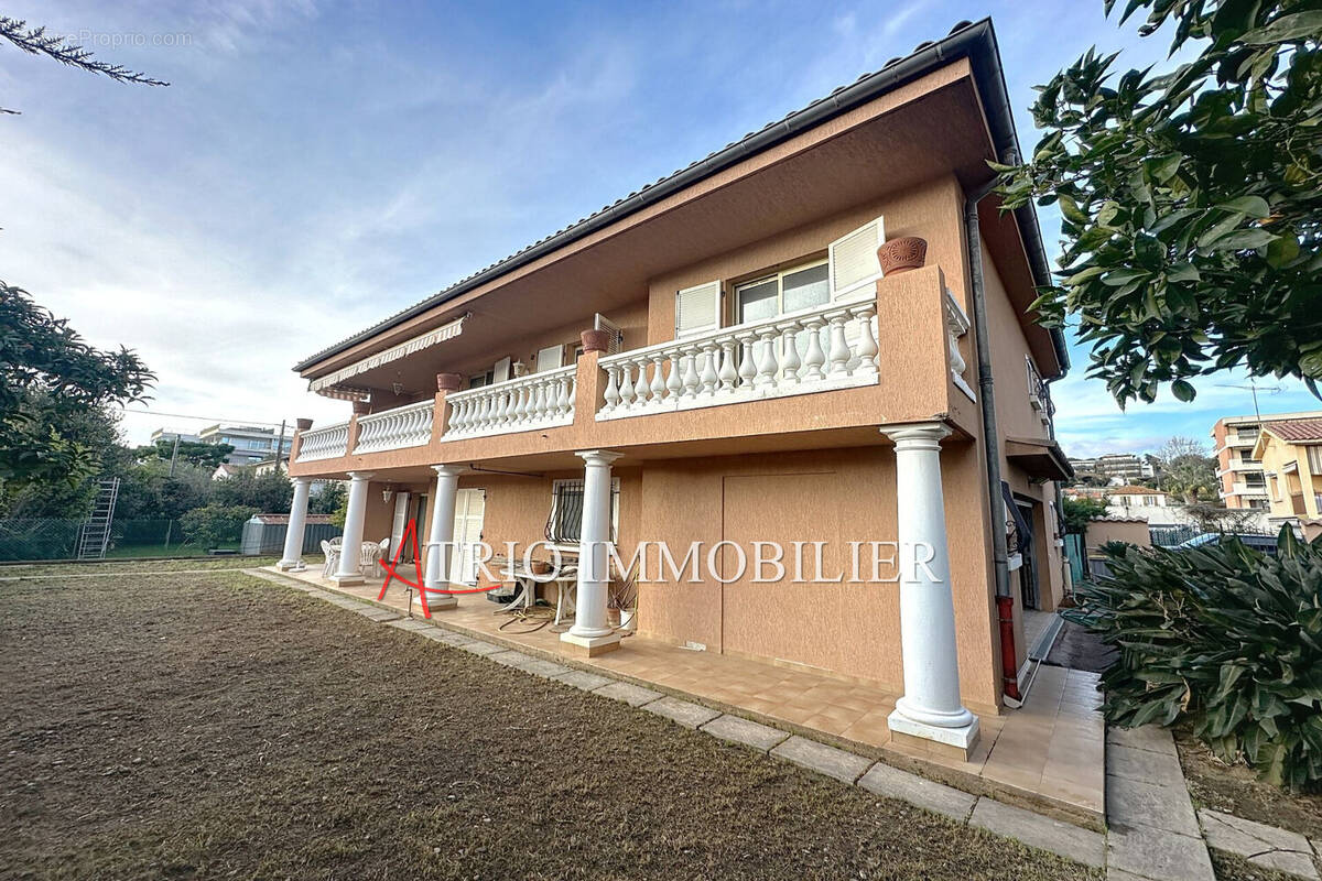 Maison à SAINT-LAURENT-DU-VAR