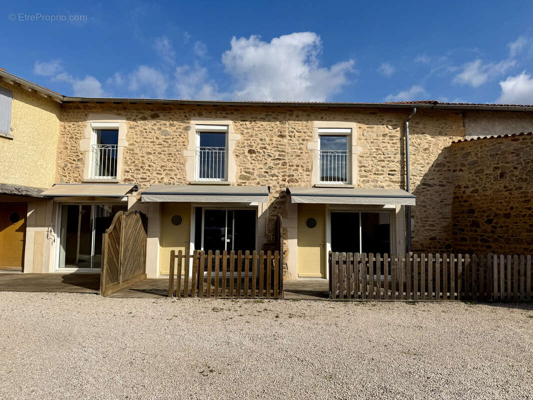 Appartement à LA TOUR-DE-SALVAGNY