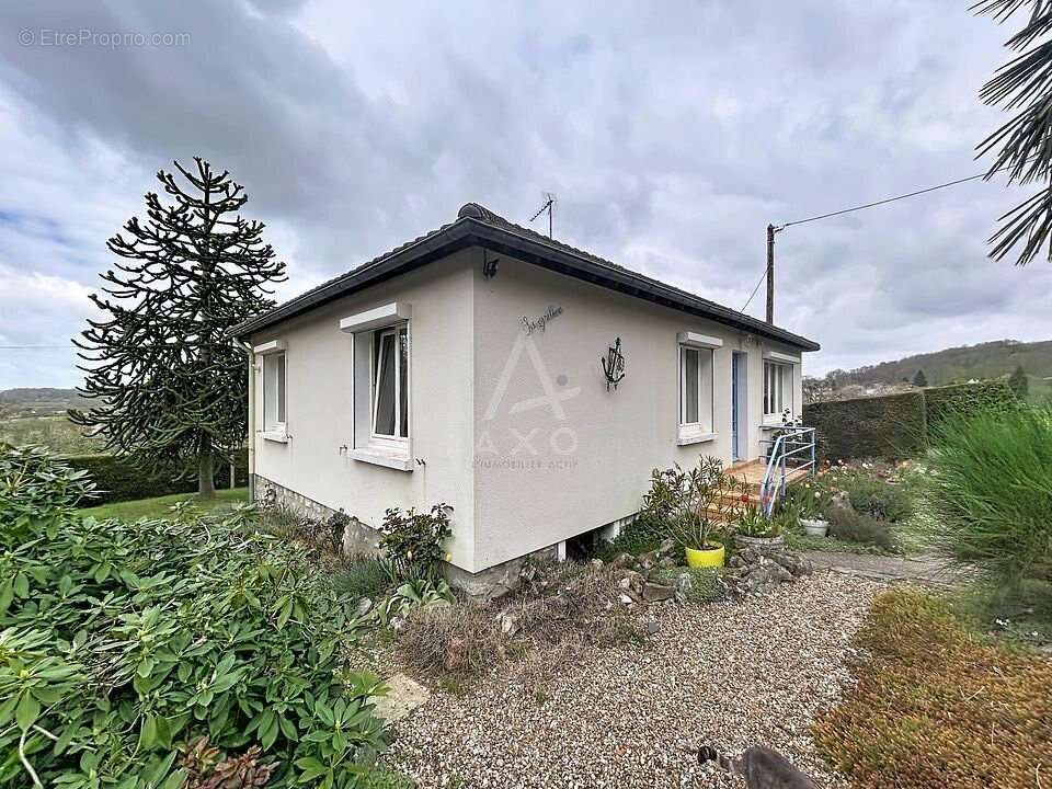 Maison à LA CHAPELLE-MONTLIGEON