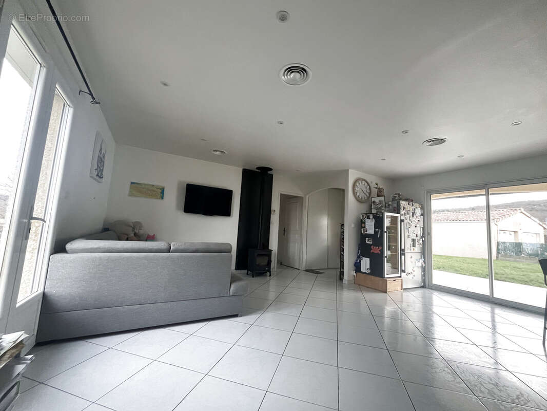 Maison à SAINT-FELIX-DE-RIEUTORD