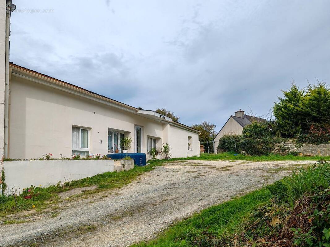 Maison à PLOUNEOUR-MENEZ
