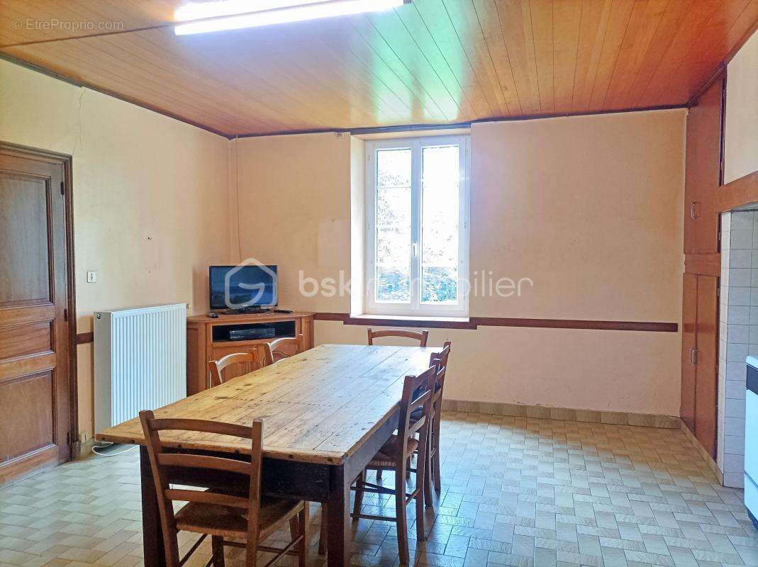 Authentique propriété en pierre avec dépendances sur près de 5 hectares de terrain - photo 5