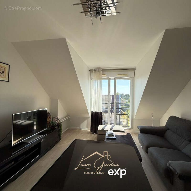 Séjour lumineux et vue dégagée  - Appartement à CHANTELOUP-EN-BRIE
