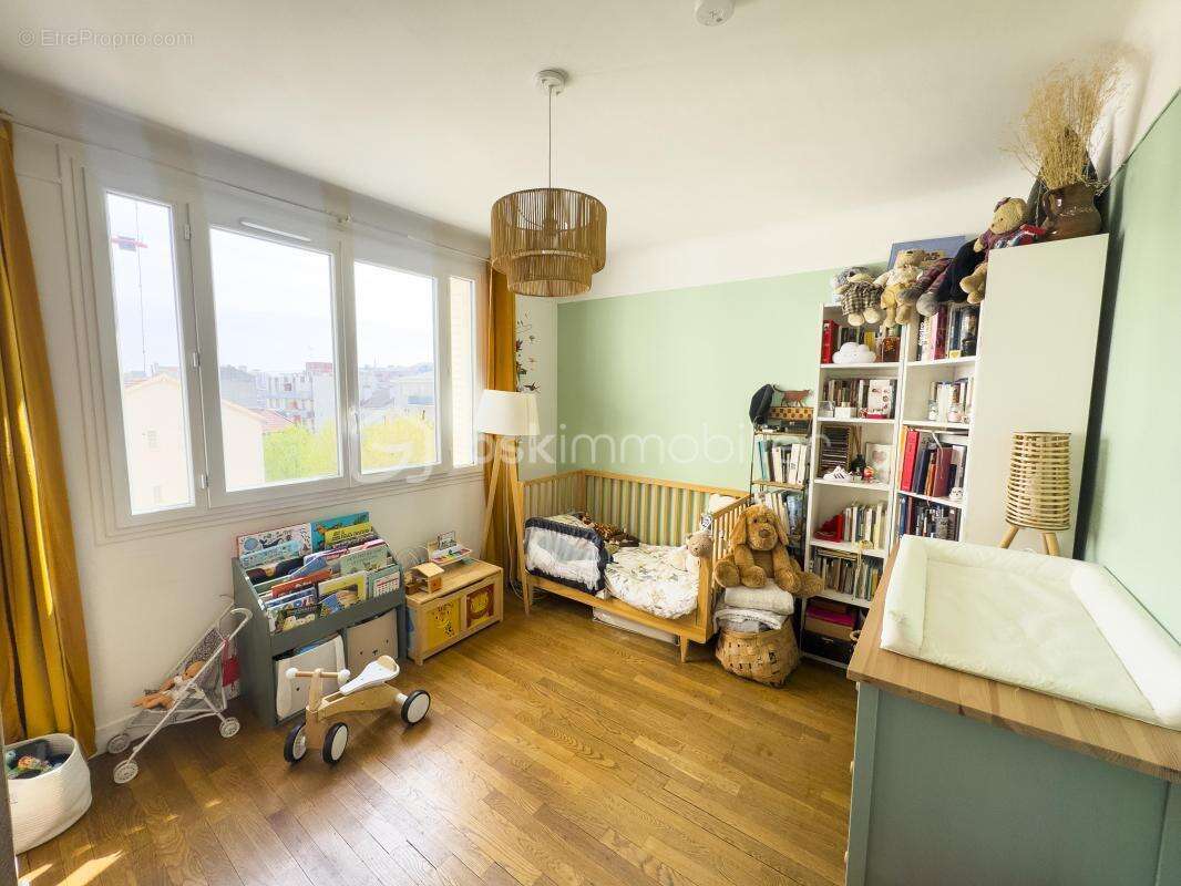 Appartement à CHARENTON-LE-PONT