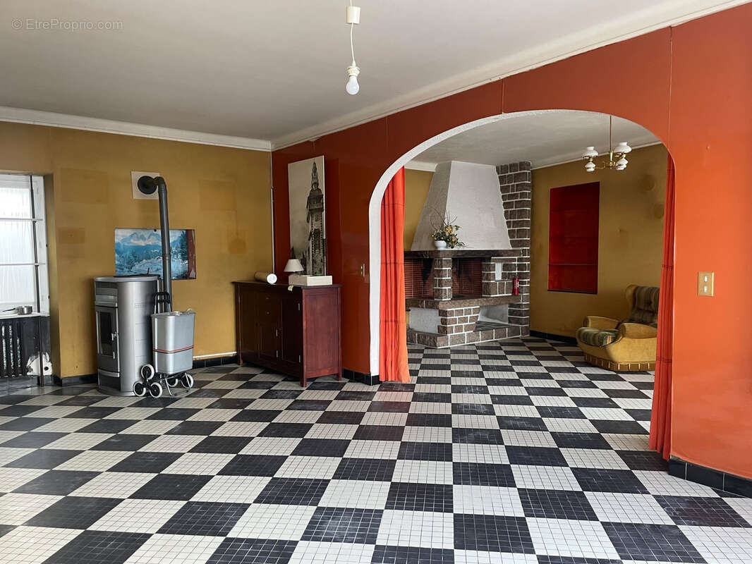 Maison à LE MAYET-DE-MONTAGNE