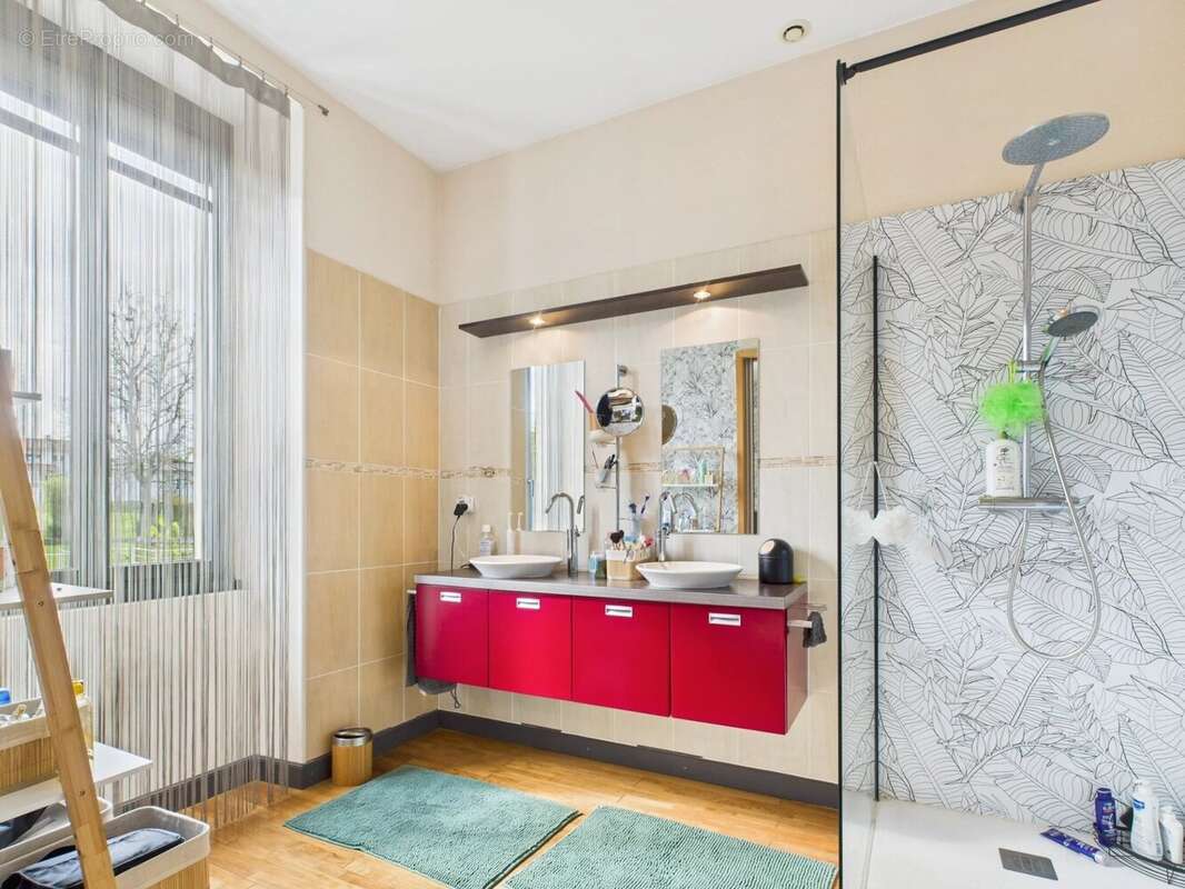 Maison à LA ROCHE-CHALAIS