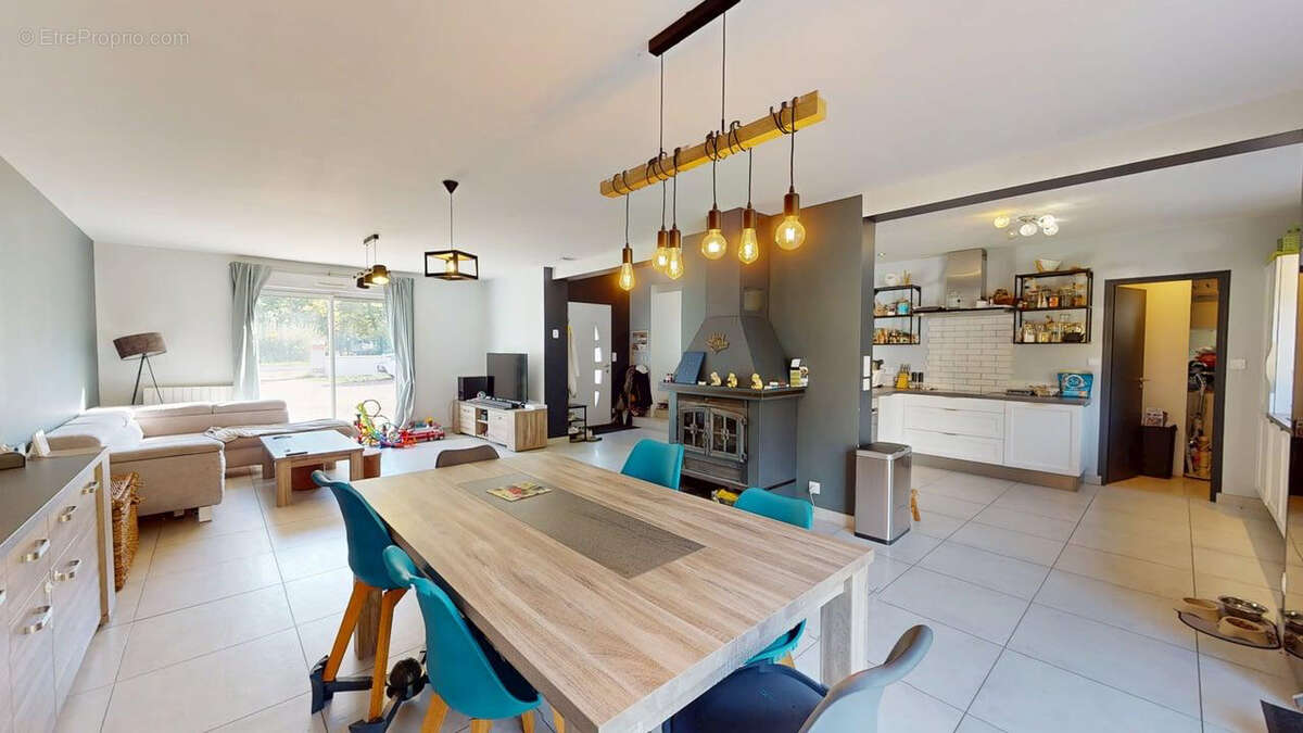 Maison à CANDE-SUR-BEUVRON