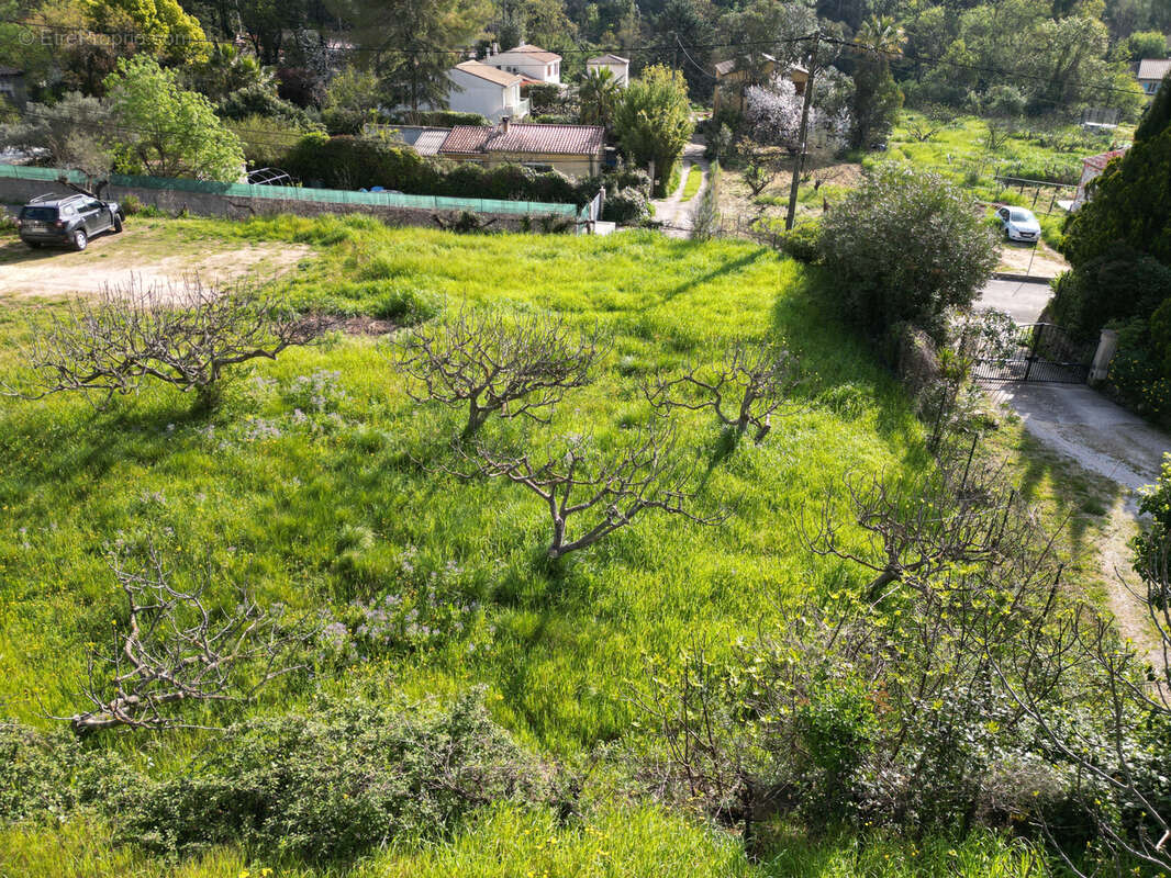 Terrain à SOLLIES-TOUCAS