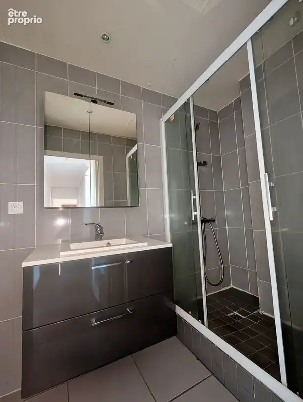 T4 FAMILIAL de 100 m² avec cave et parking privé - photo 5